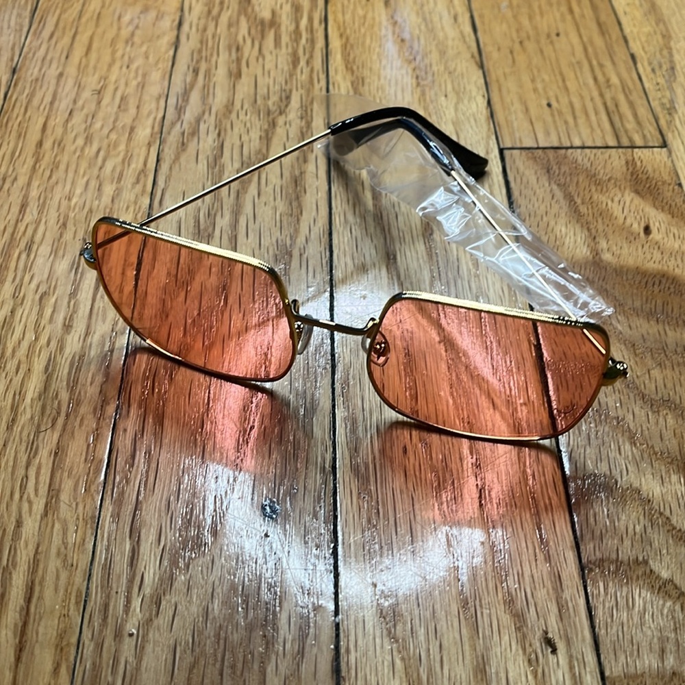 Peach 🍑 Sunnies 😍😍🔥🔥 - Picture 5 of 6